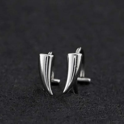 Gothic Sharp Teeth Lip Clip — Stainless Steel Non-Piercing Fake Lip Ring for Halloween